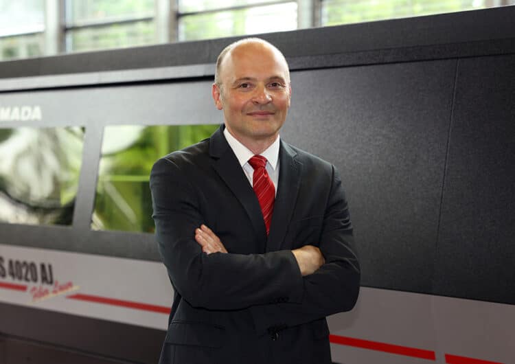 AMADA richt een nieuw bedrijf op om de serviceprestaties te verbeteren 3